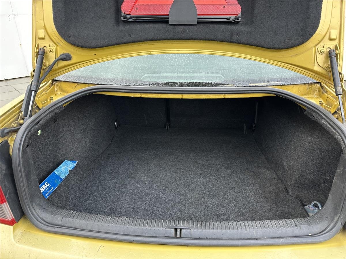 Volkswagen Passat Sedan / Limuzína 1,9 l 81 kw