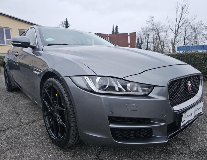 Jaguar XE 6