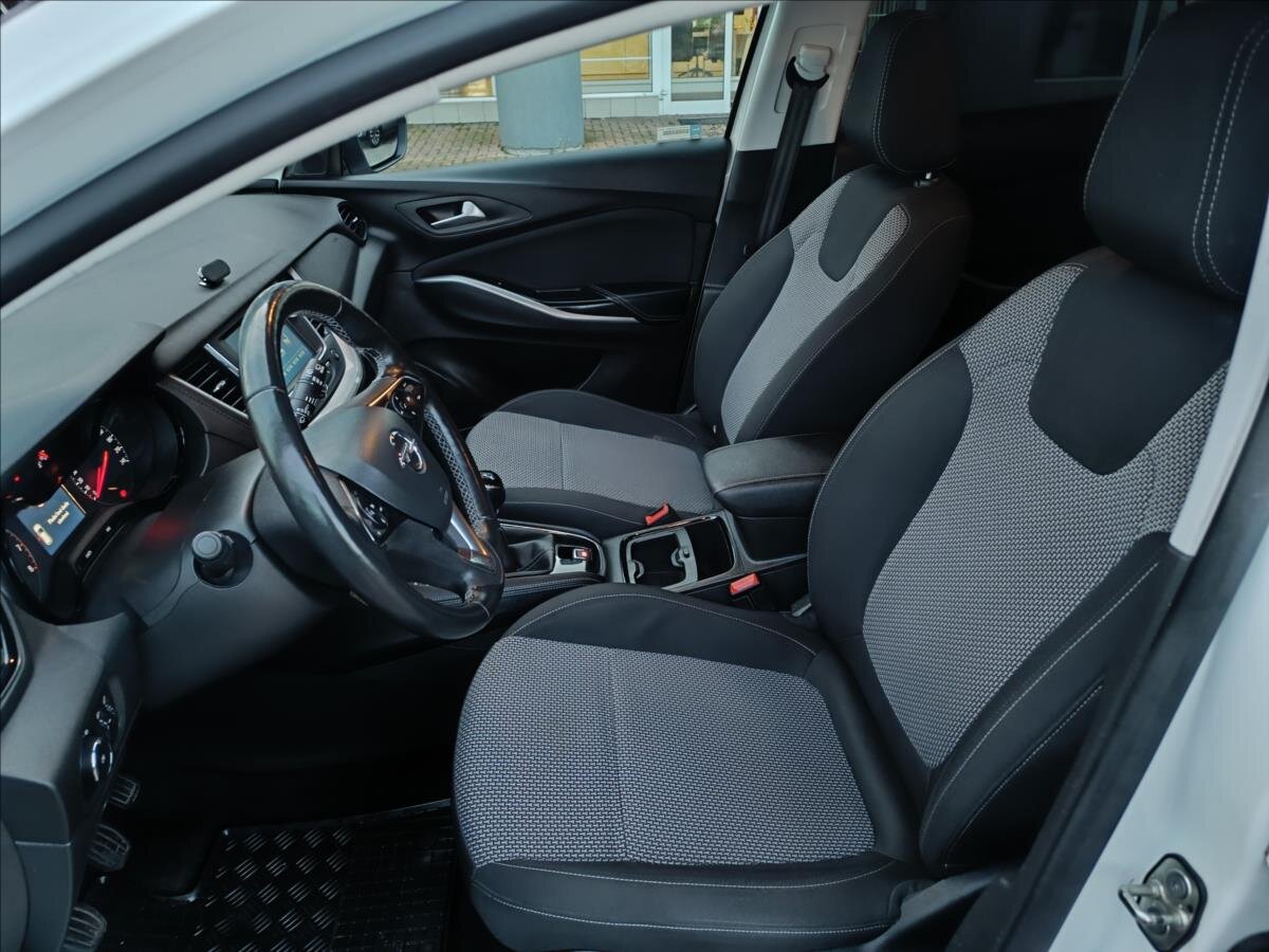 Opel Grandland X SUV 1,2 l 96 kw