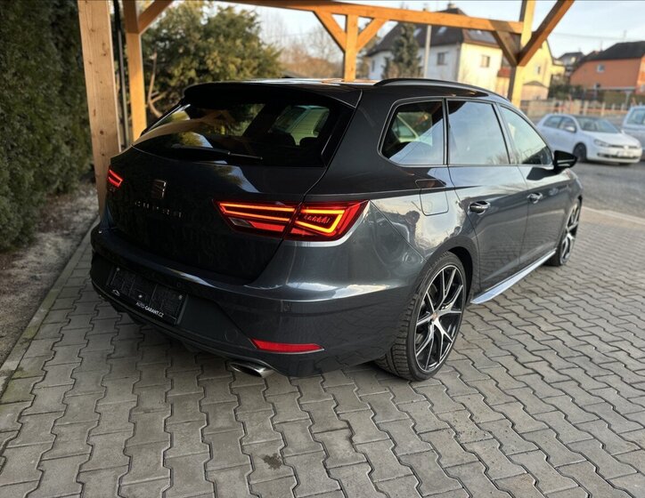 Seat Leon Kombi 2,0 l 221 kw