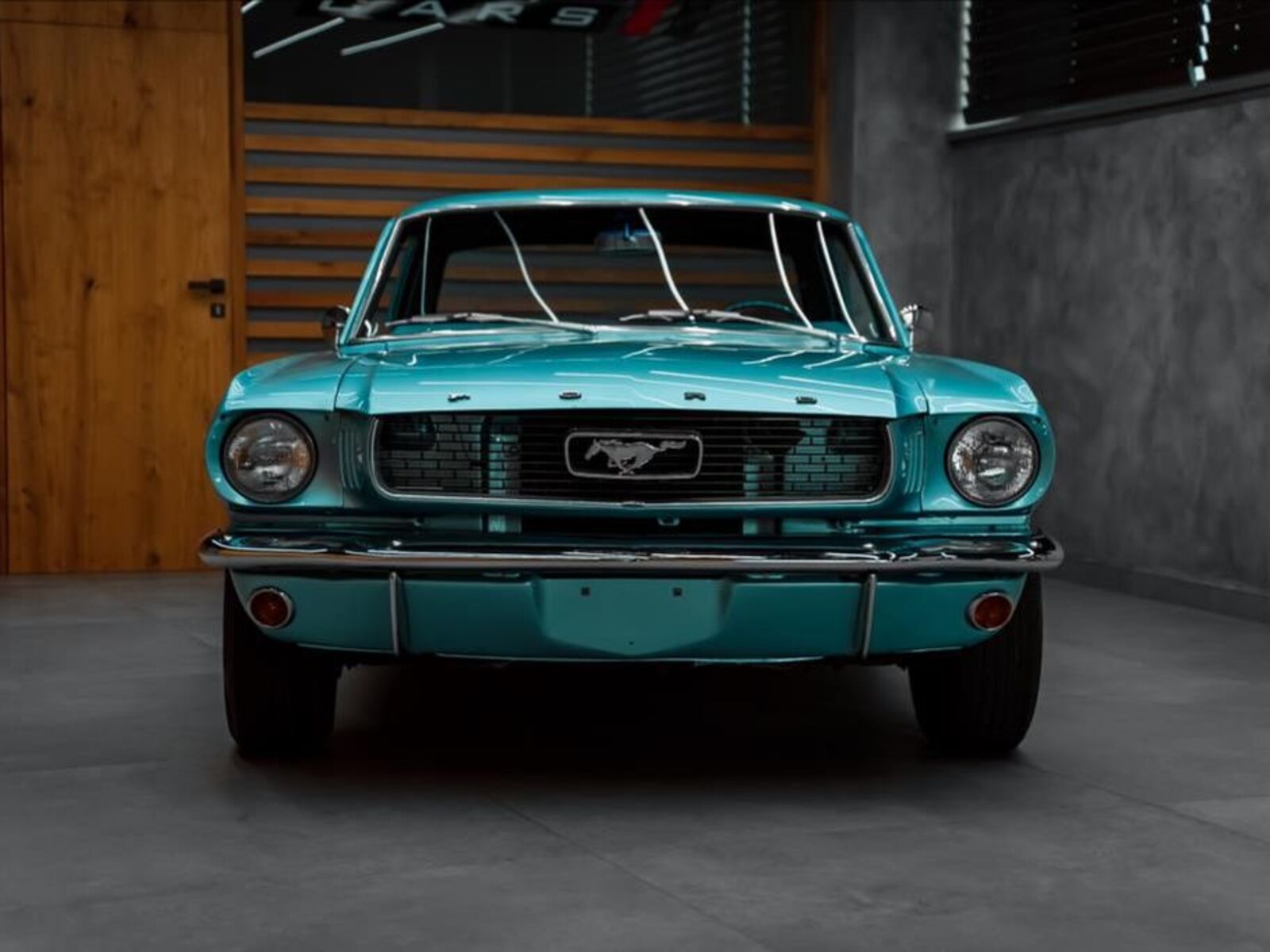 Ford Mustang 4