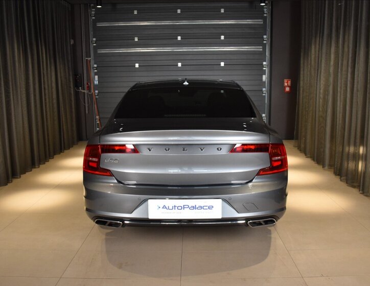 Volvo S90 Sedan / Limuzína 2,0 l 228 kw