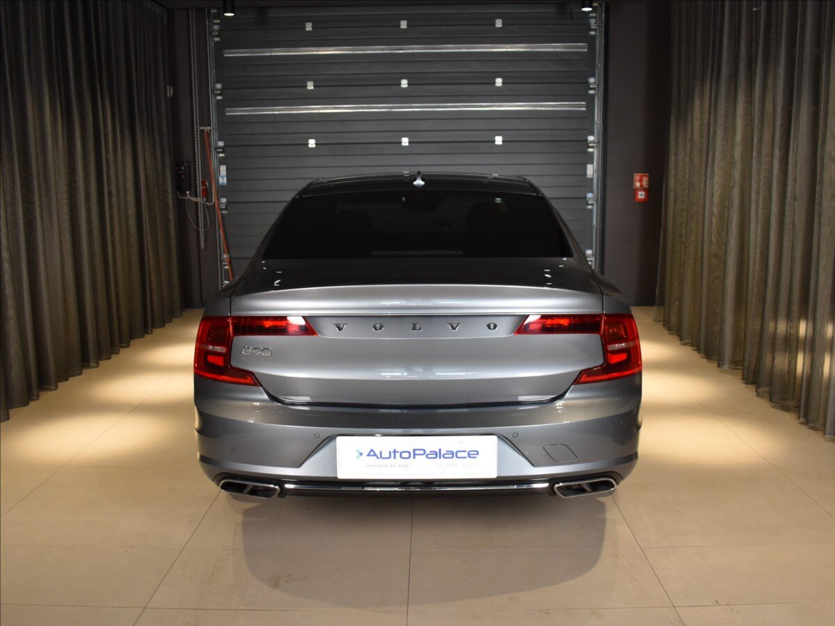 Volvo S90 Sedan / Limuzína 2,0 l 228 kw