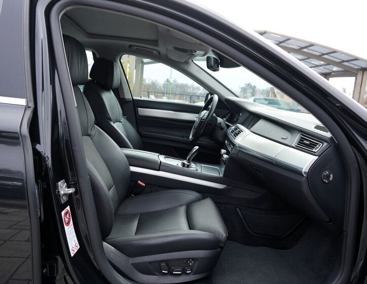 BMW Řada 7 Sedan / Limuzína 3,0 l 180 kw