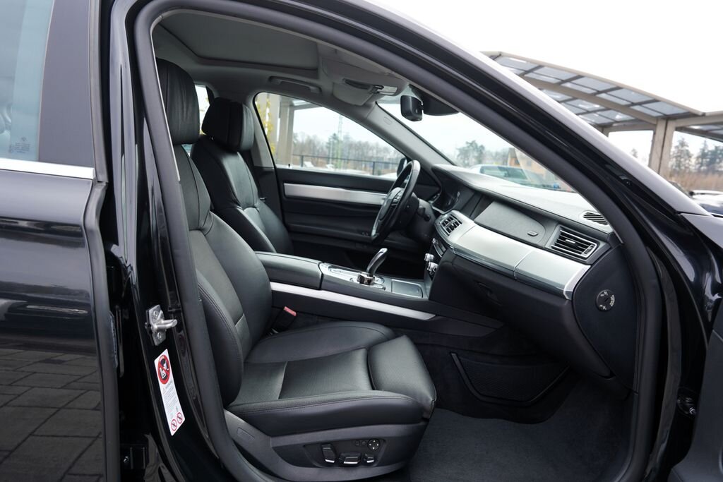 BMW Řada 7 Sedan / Limuzína 3,0 l 180 kw