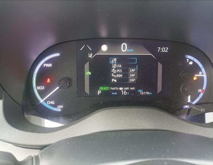 Toyota Yaris Cross 12