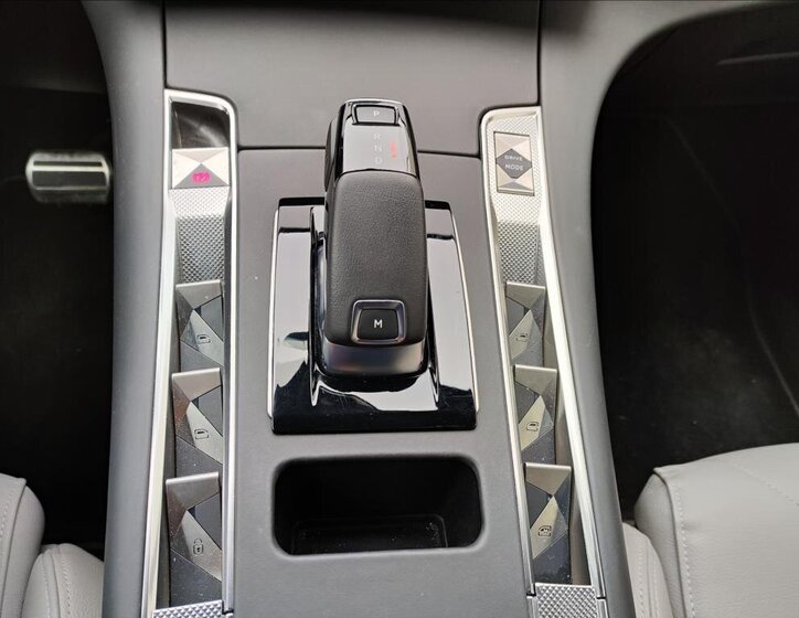 DS Automobiles DS7 Crossback SUV / Terénní 1,6 l 133 kw