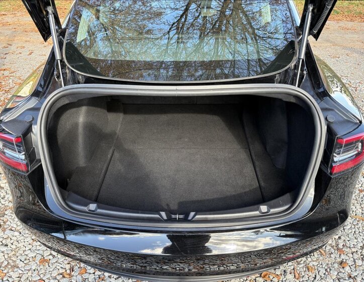 Tesla Model 3 Sedan / Limuzína 0,0 239 kw