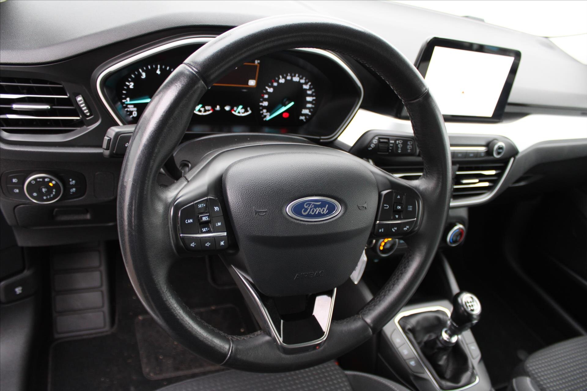 Ford Focus Kombi 999,0 74 kw