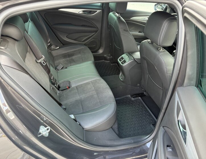 Opel Insignia Hatchback 2,0 l 128 kw