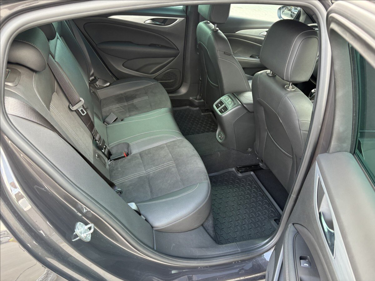 Opel Insignia Hatchback 2,0 l 128 kw