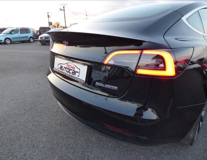 Tesla Model 3 Sedan 0,0 377 kw