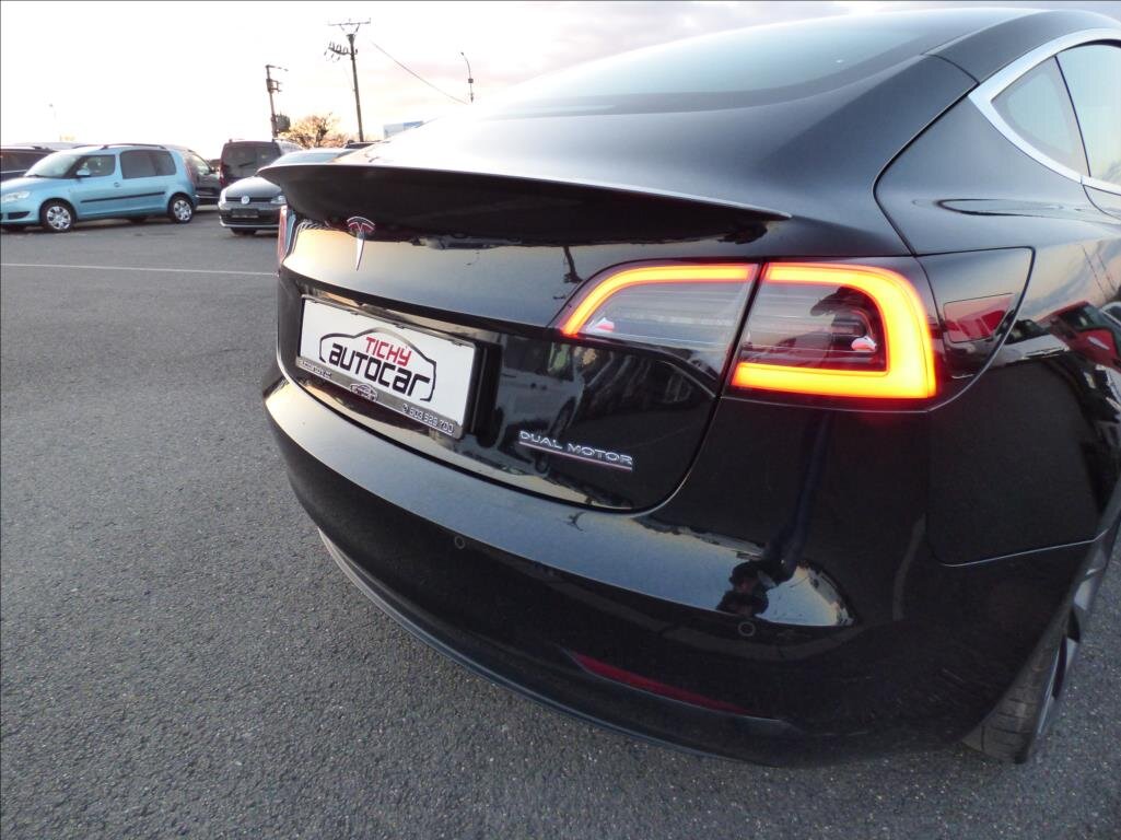 Tesla Model 3 Sedan 0,0 377 kw