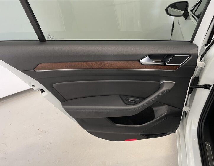 Volkswagen Passat Sedan / Limuzína 2,0 l 176 kw