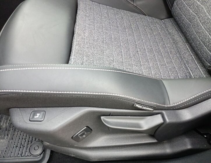 Peugeot 3008 SUV / Terénní 1,2 l 100 kw