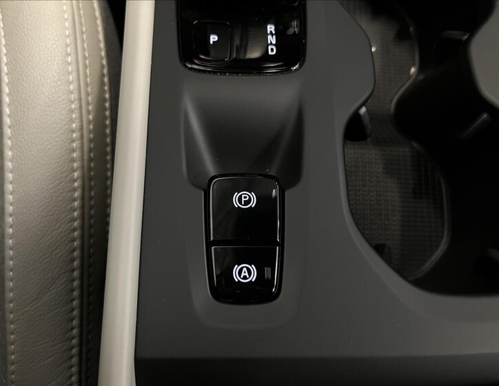 Volvo XC40 SUV / Terénní 1,5 l 120 kw