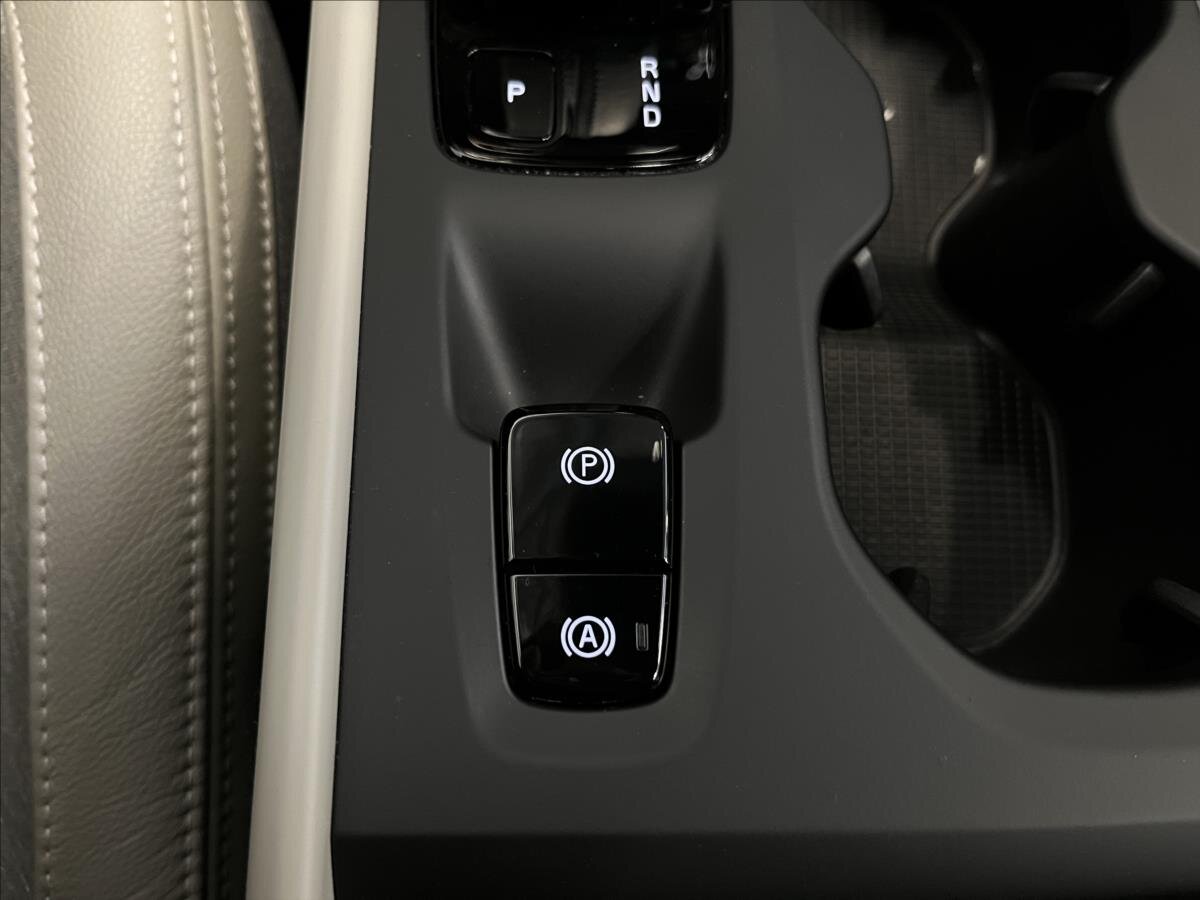 Volvo XC40 SUV / Terénní 1,5 l 120 kw