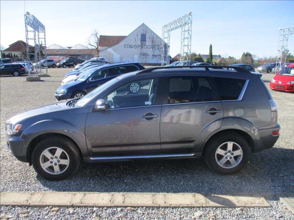 Mitsubishi Outlander SUV / Terénní 2,2 l 115 kw