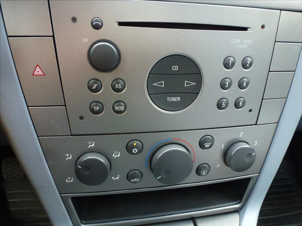 Opel Vectra Sedan / Limuzína 1,8 l 90 kw