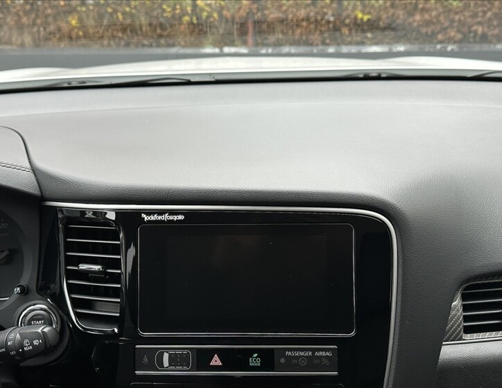 Mitsubishi Outlander 24