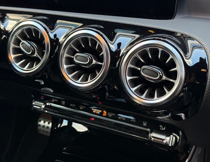 Mercedes-Benz Třídy A Hatchback 1,3 l 118 kw