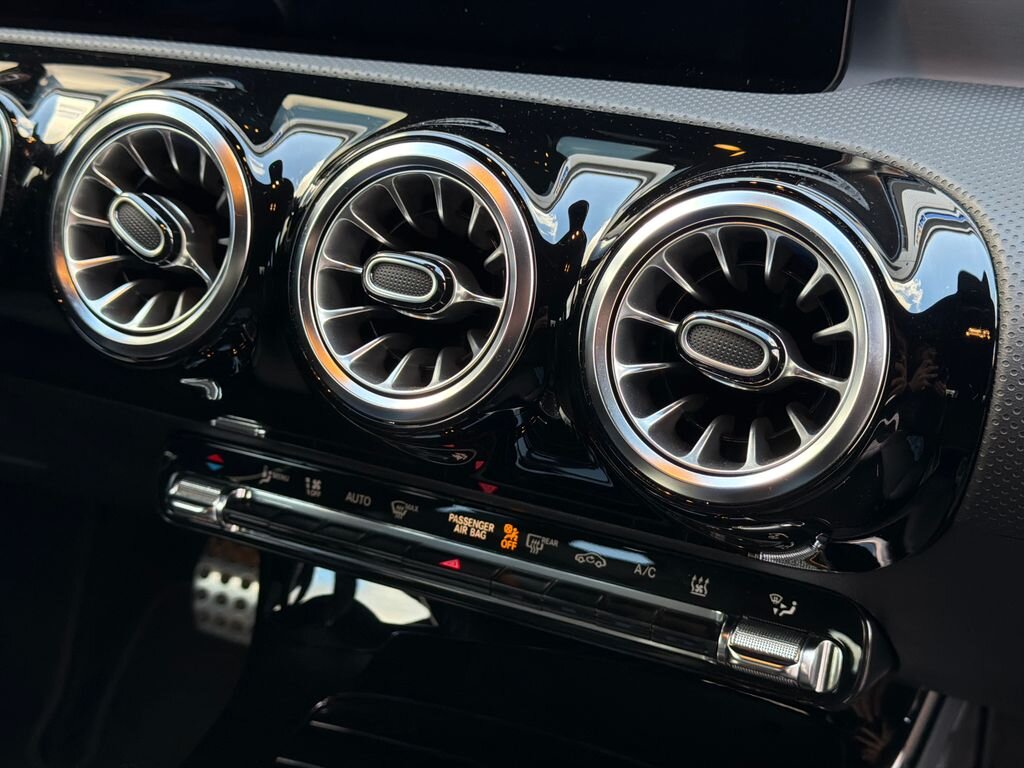 Mercedes-Benz Třídy A Hatchback 1,3 l 118 kw