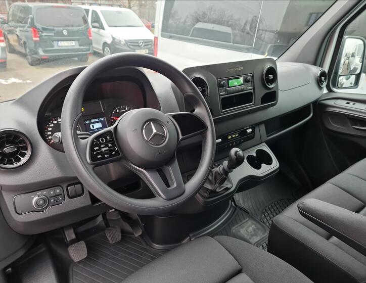 Mercedes-Benz Sprinter 9