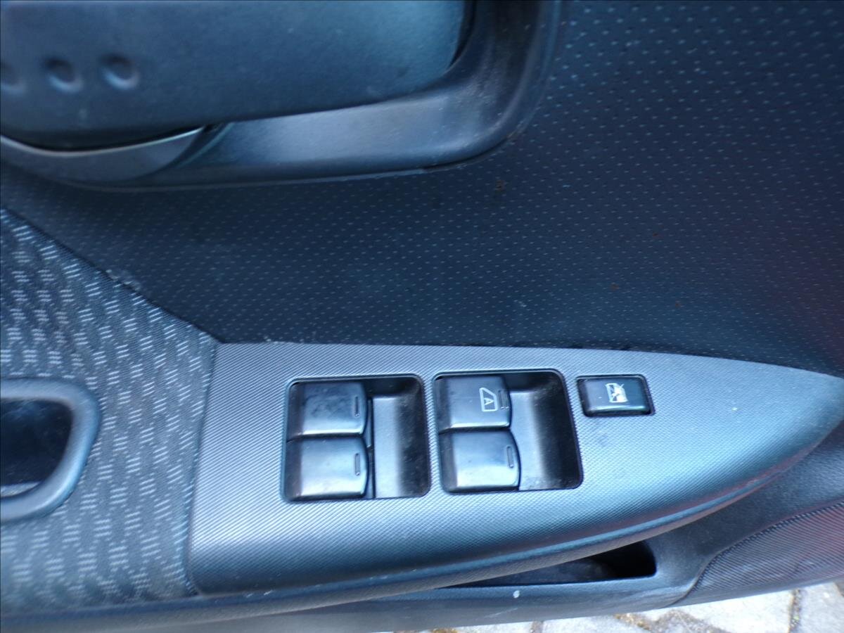 Nissan Note Kombi 1,4 l 65 kw