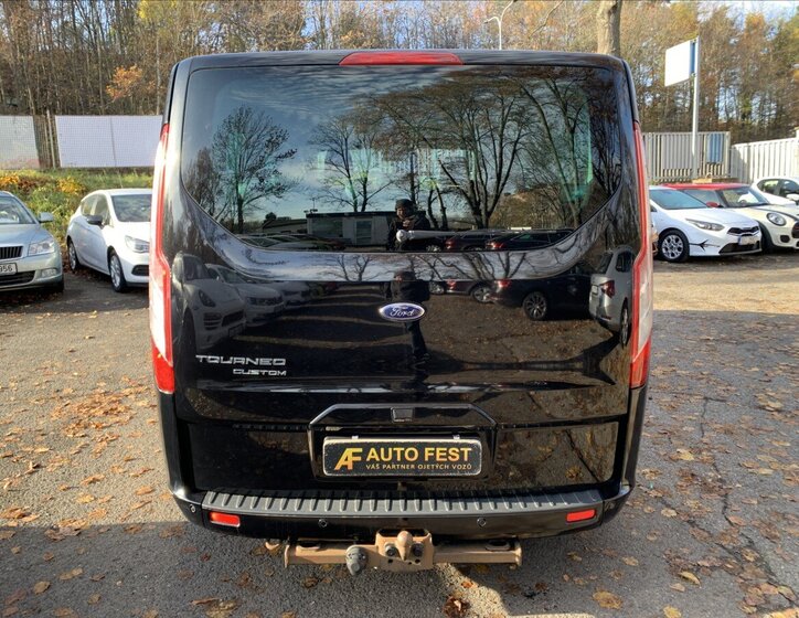 Ford Tourneo Custom 9