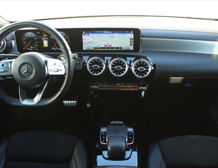 Mercedes-Benz CLA Sedan 2,0 l 140 kw