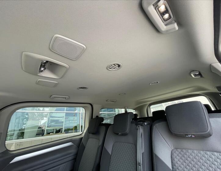 Volkswagen Caravelle 24