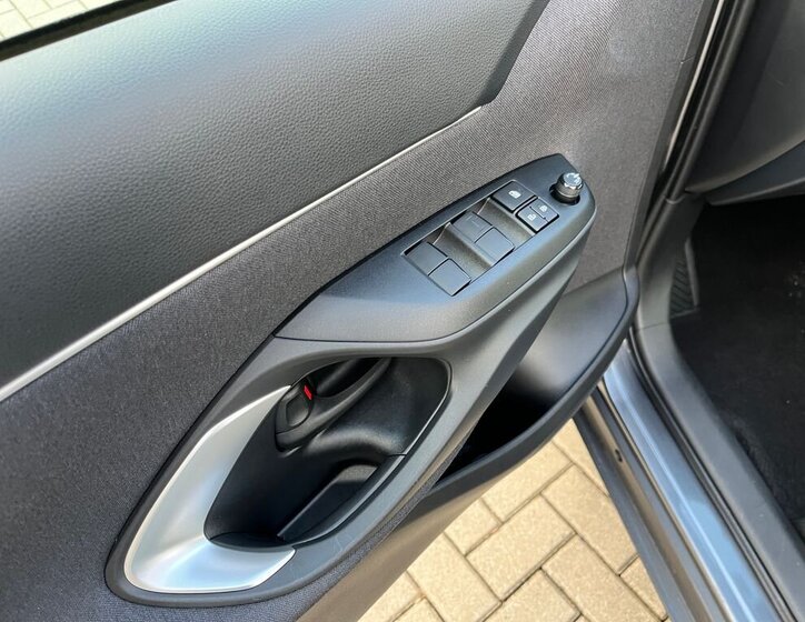 Toyota Yaris Cross 12