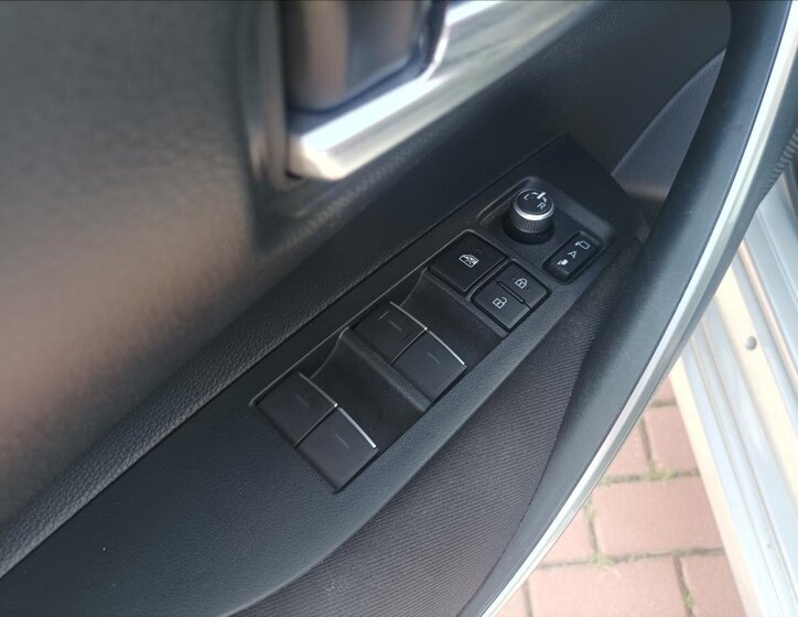 Toyota Corolla Sedan 1,5 l 92 kw