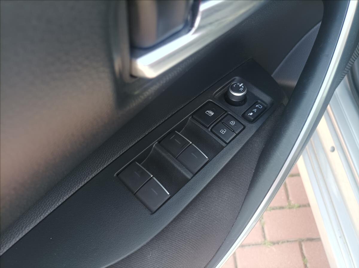 Toyota Corolla Sedan 1,5 l 92 kw