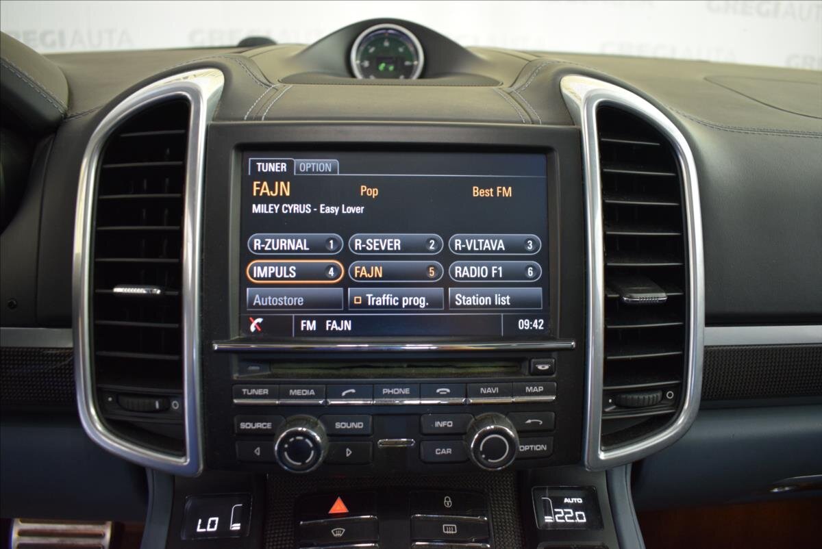 Porsche Cayenne SUV 4,8 l 405 kw