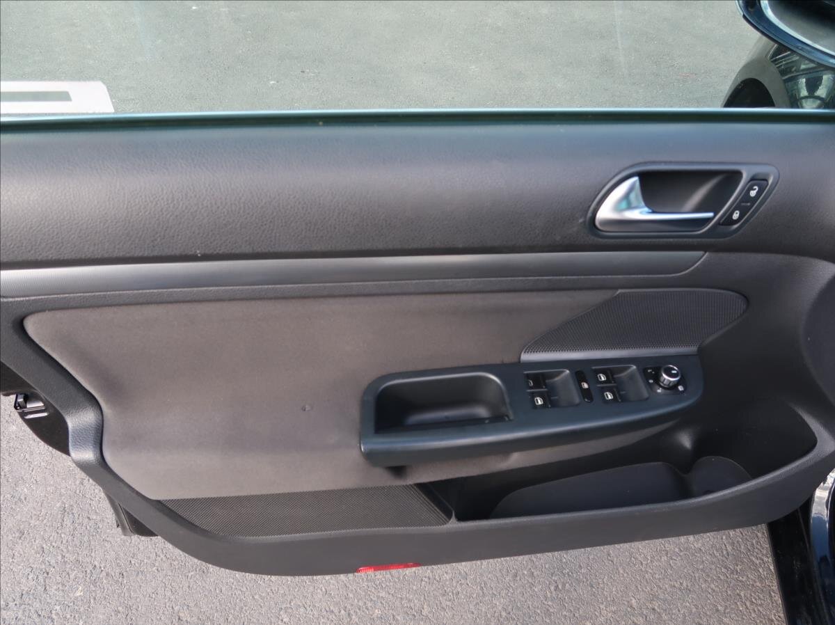 Volkswagen Golf Kombi 1,6 l 77 kw