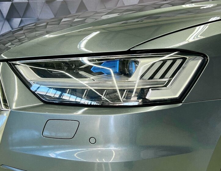 Audi A8 Sedan / Limuzína 3,0 l 210 kw