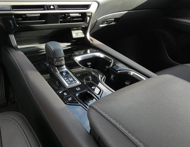 Lexus RX 350h SUV / Terénní 2,5 l 140 kw