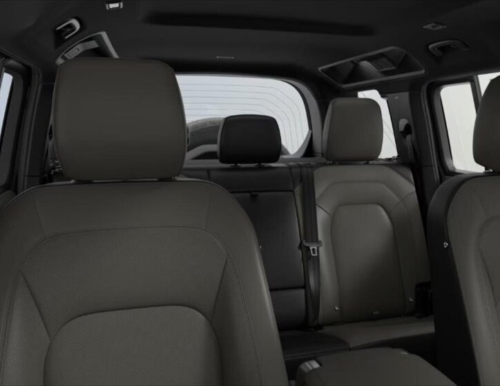 Land Rover Defender 7