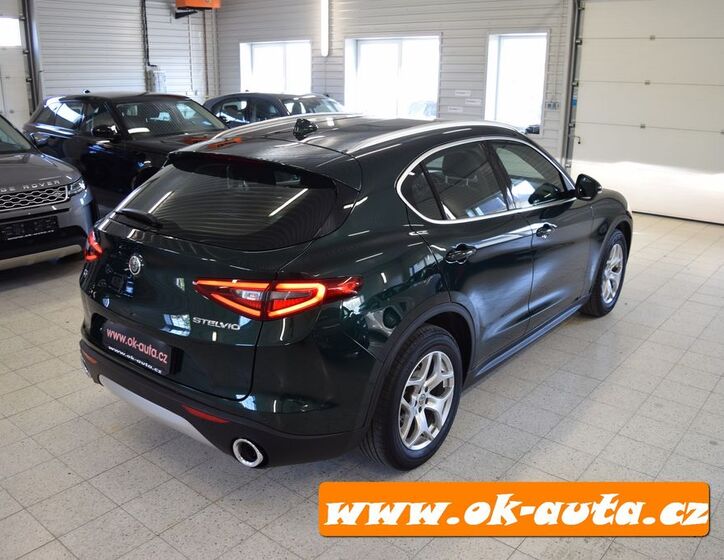 Alfa Romeo Stelvio 8