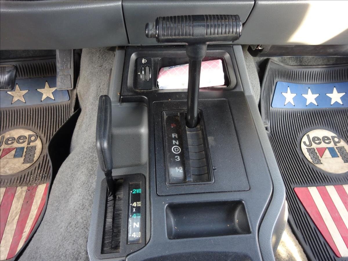 Jeep Cherokee SUV 4,0 l 136 kw