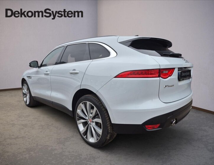 Jaguar F-Pace SUV / Terénní 3,0 l 221 kw