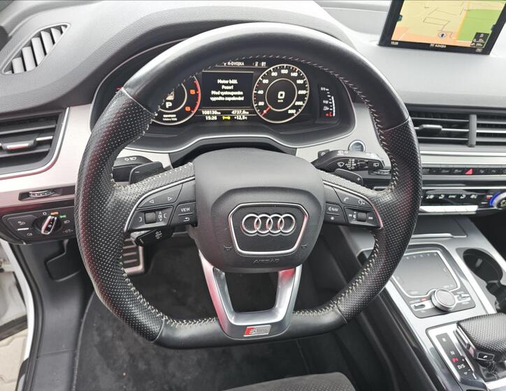 Audi Q7 11