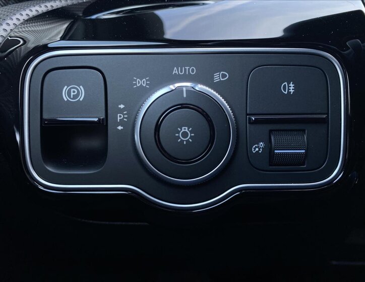 Mercedes-Benz Třídy A Hatchback 1,3 l 120 kw