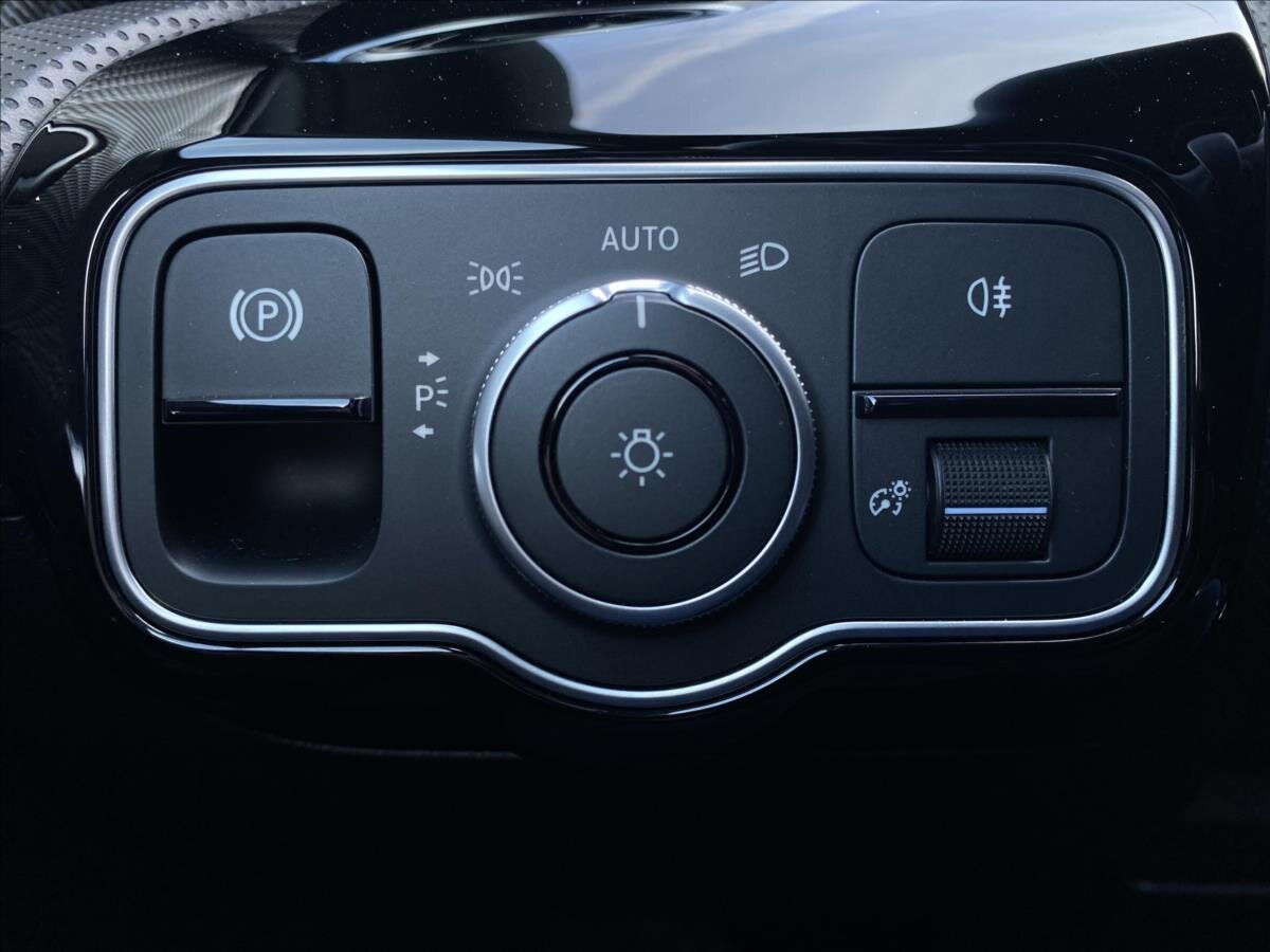 Mercedes-Benz Třídy A Hatchback 1,3 l 120 kw