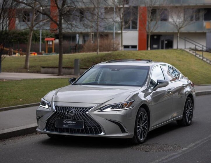Lexus ES 300h Sedan / Limuzína 2,5 l 160 kw