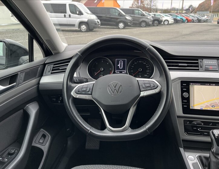 Volkswagen Passat 25