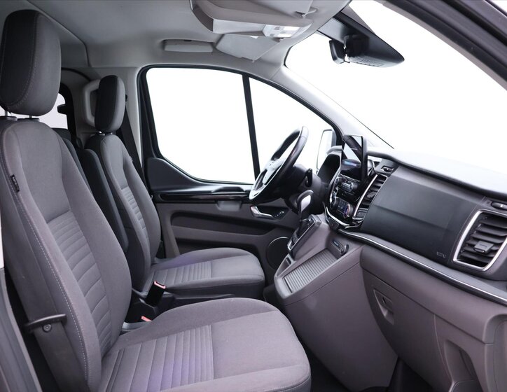 Ford Tourneo Custom 12