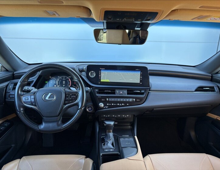 Lexus ES 300h Sedan / Limuzína 2,5 l 131 kw