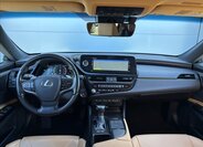 Lexus ES 300h Sedan / Limuzína 2,5 l 131 kw